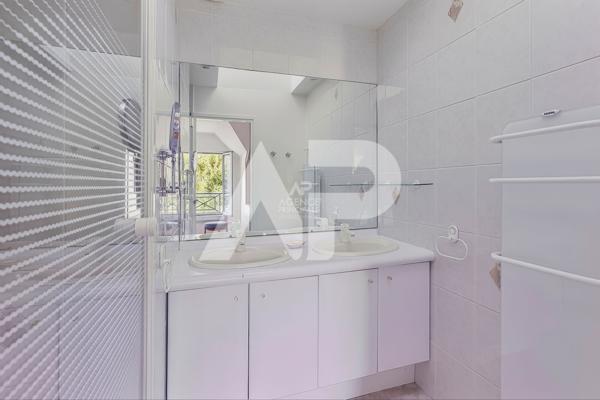 CHAVILLE, limite Parc Fourchon - Le Haras - Au calme d'une impasse lumineuse maison. 1 090 000 € **  - Référence  745-C