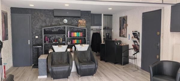 À VENDRE – FONDS DE COMMERCE ET DROIT AU BAIL SALON DE COIFFURE –