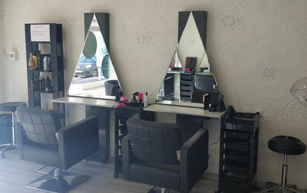 À VENDRE – FONDS DE COMMERCE ET DROIT AU BAIL SALON DE COIFFURE –