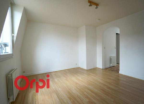 Immeuble à vendre    3 pièces •  Bernay