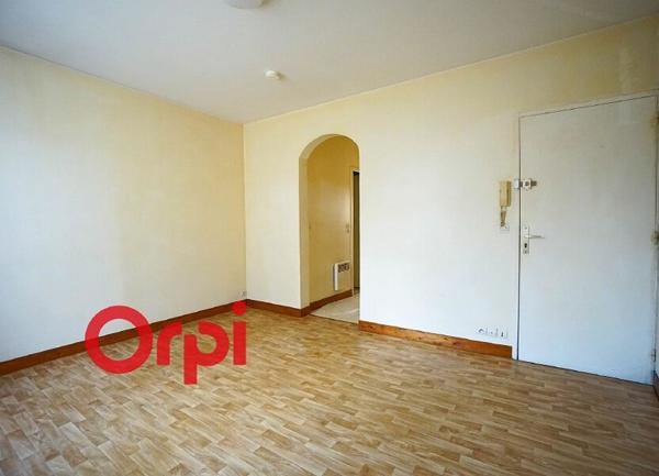 Immeuble à vendre    3 pièces •  Bernay