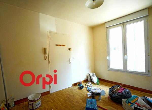 Immeuble à vendre    3 pièces •  Bernay