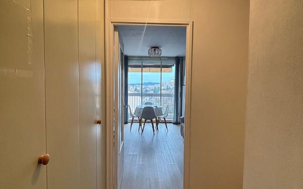 Appartement à vendre    1 pièce •  Gréoux-les-Bains