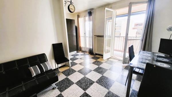La Joliette, beau T3 56 m² avec balcon