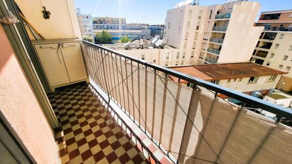 La Joliette, beau T3 56 m² avec balcon