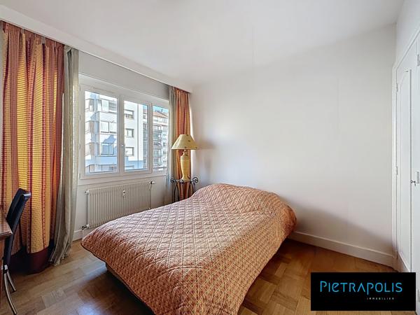 Grand T4 traversant au coeur du Triangle d'or