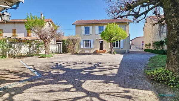 Beaurepaire - Maison T6 - 177m2 - Terrain 2219m2 (Zone U)