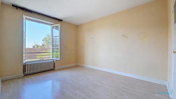 Beaurepaire - Maison T6 - 177m2 - Terrain 2219m2 (Zone U)