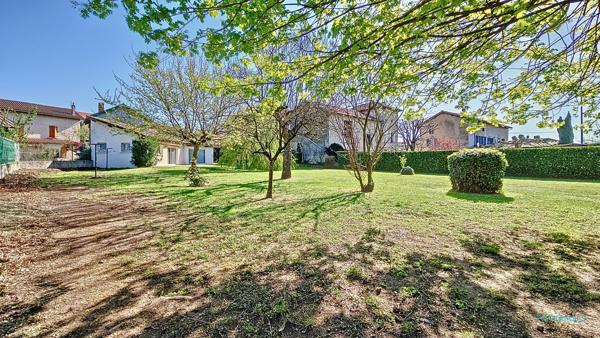 Beaurepaire - Maison T6 - 177m2 - Terrain 2219m2 (Zone U)