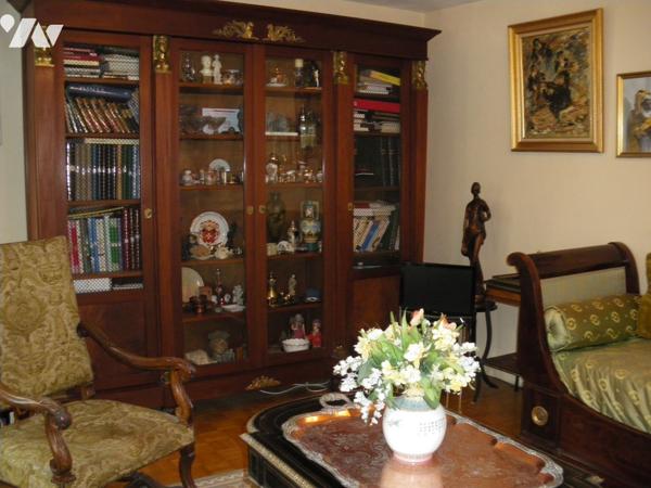 RODEZ : centre ancien, T5, 100 m2. Proche commodités.