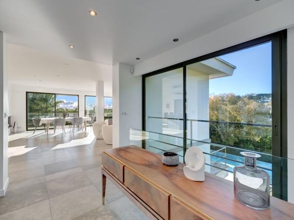 Vente Maison contemporaine Vallauris 5 Pièces 265 m²