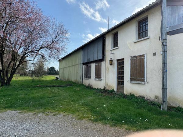 Maison à vendre maison vie de plain-pied + hangars loués avec rendement locatif