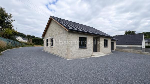 Située dans un quartier résidentiel calme de Sedan, cette maison neuve de plain-pied d’une superficie d’environ 86 m², édifiée sur une parcelle de 1 037 m², offre un beau potentiel.

Le bien est actuellement hors d’eau et hors d’air. Les travaux intérieurs restent à réaliser, permettant ainsi de finaliser la maison selon vos envies et vos besoins.

Implantée sur un terrain clôturé, cette propriété bénéficie d’un environnement agréable et résidentiel, tout en restant pratique au quotidien.

Son plain-pied, sa belle surface de terrain et son statut de construction neuve en font une opportunité intéressante pour un projet de résidence principale ou d’investissement.

À prévoir : travaux d’aménagement et de finition intérieurs. La charpente est aménageable offrant un potentiel supplémentaire habitable de 40 m². 

La maison est raccordée à l'assainissement collectif et au réseau d'eau potable. Les gaines pour l'électricité et la fibre sont passées. Le raccordement définitif reste à faire. 

L'ensemble des travaux de terrassement sont faits. 

Pour davantage d’informations sur le projet et les travaux restant à réaliser, n’hésitez pas à me contacter.