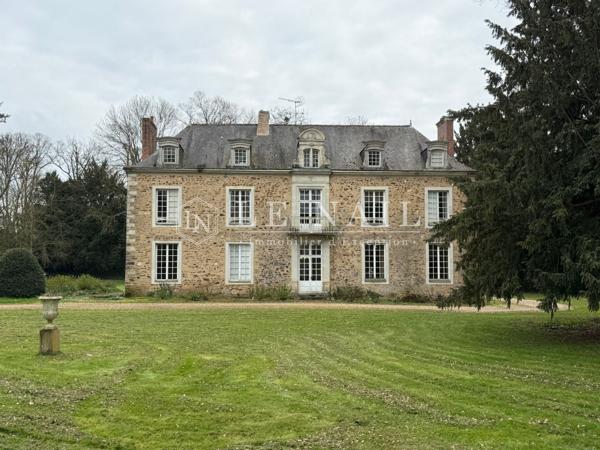 Elégante maison de maître XVIIIe en Haut-Anjou