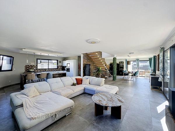 Pavillon Sangatte 200m2