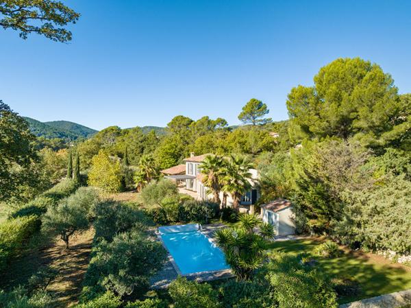 À VENDRE EN EXCLUSIVITÉ - Maison Néo-Provençale d'Exception à Figanières - 6 Chambres, Piscine et Terrain de 6440 m²