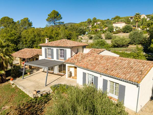 À VENDRE EN EXCLUSIVITÉ - Maison Néo-Provençale d'Exception à Figanières - 6 Chambres, Piscine et Terrain de 6440 m²