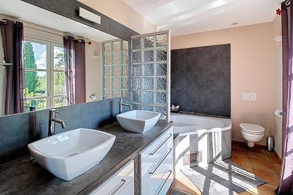 À VENDRE EN EXCLUSIVITÉ - Maison Néo-Provençale d'Exception à Figanières - 6 Chambres, Piscine et Terrain de 6440 m²