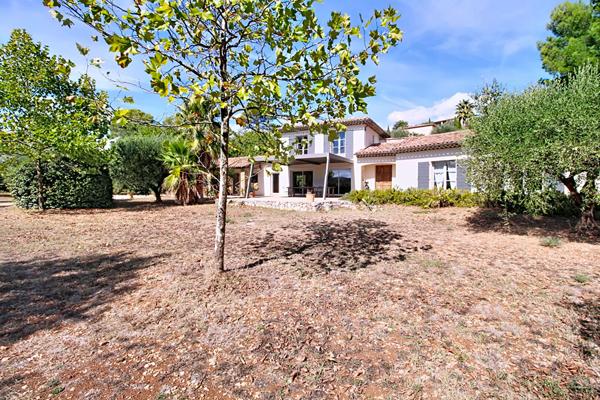 À VENDRE EN EXCLUSIVITÉ - Maison Néo-Provençale d'Exception à Figanières - 6 Chambres, Piscine et Terrain de 6440 m²