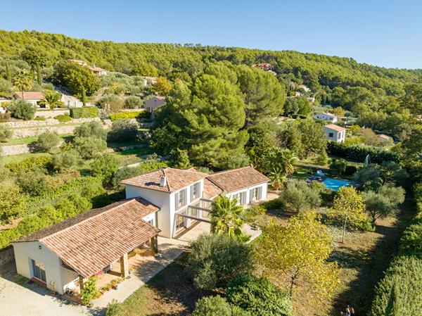 À VENDRE EN EXCLUSIVITÉ - Maison Néo-Provençale d'Exception à Figanières - 6 Chambres, Piscine et Terrain de 6440 m²