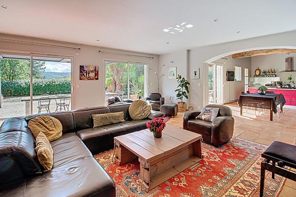 À VENDRE EN EXCLUSIVITÉ - Maison Néo-Provençale d'Exception à Figanières - 6 Chambres, Piscine et Terrain de 6440 m²