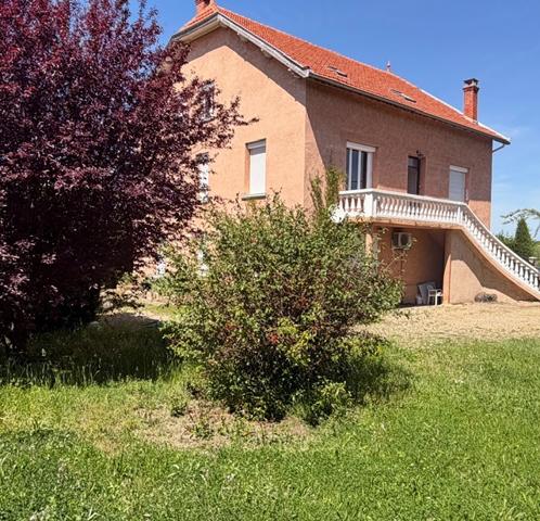 Bonson (42160) MAISON FAMILIALE AVEC FORT POTENTIEL TERRAIN CONSTRUCTIBLE DE 1700M²