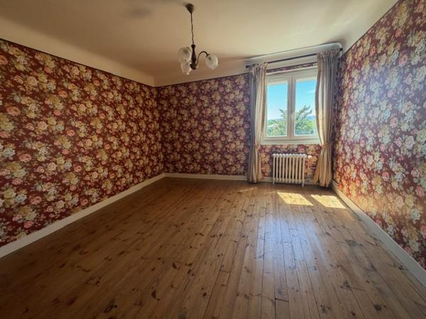 Bonson (42160) MAISON FAMILIALE AVEC FORT POTENTIEL TERRAIN CONSTRUCTIBLE DE 1700M²