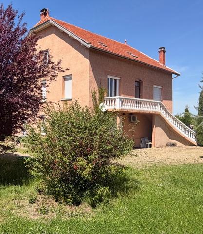 Bonson (42160) MAISON FAMILIALE AVEC FORT POTENTIEL TERRAIN CONSTRUCTIBLE DE 1700M²
