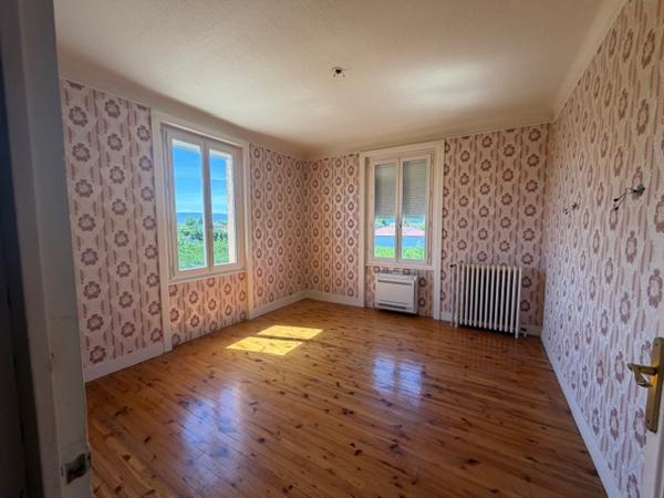 Bonson (42160) MAISON FAMILIALE AVEC FORT POTENTIEL TERRAIN CONSTRUCTIBLE DE 1700M²