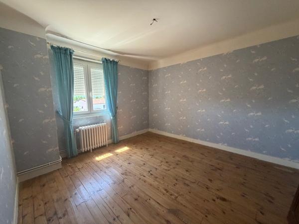 Bonson (42160) MAISON FAMILIALE AVEC FORT POTENTIEL TERRAIN CONSTRUCTIBLE DE 1700M²