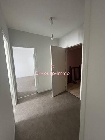 Appartement à louer 4 pièces de 84 m²