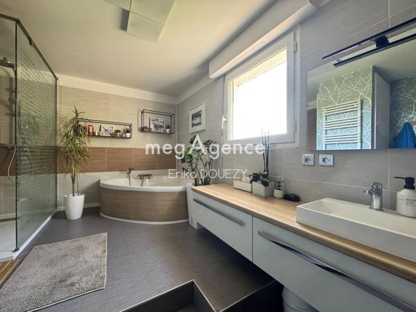 Maison à CHOLET, 49300 - 7 pièces 208m²