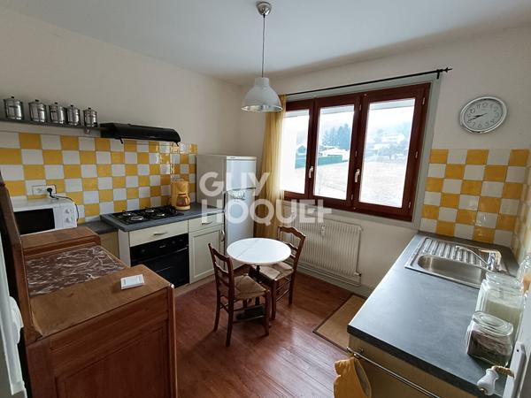 Appartement lumineux au dernier étage avec balcon et vue sur le château de Sail