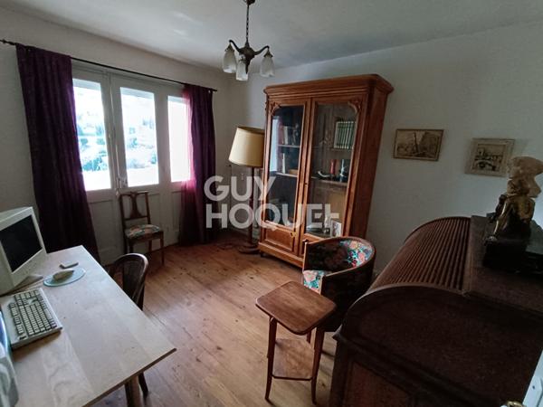 Appartement lumineux au dernier étage avec balcon et vue sur le château de Sail