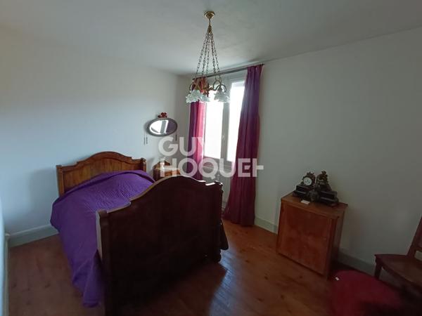 Appartement lumineux au dernier étage avec balcon et vue sur le château de Sail