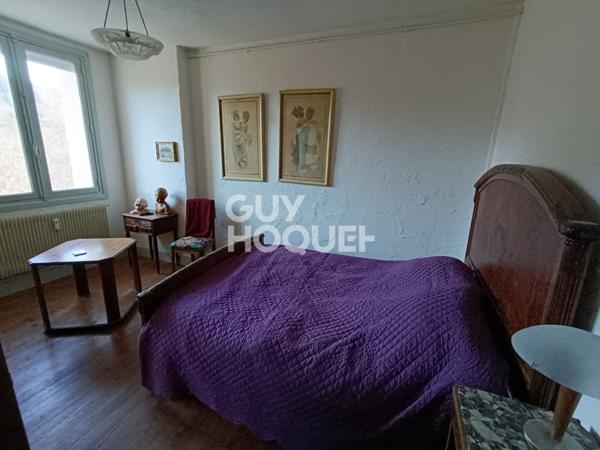 Appartement lumineux au dernier étage avec balcon et vue sur le château de Sail