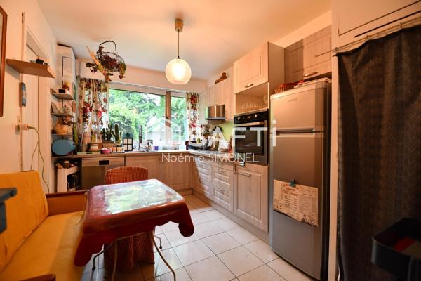 Grand appartement de quatre pièces avec jardin !!