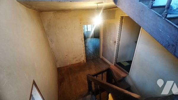 Centre de Levroux maison à rénover 7 pièces, 3 chambres, grand jardin clos avec garage double