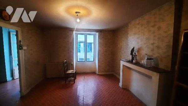 Centre de Levroux maison à rénover 7 pièces, 3 chambres, grand jardin clos avec garage double