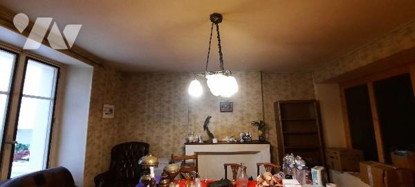 Centre de Levroux maison à rénover 7 pièces, 3 chambres, grand jardin clos avec garage double