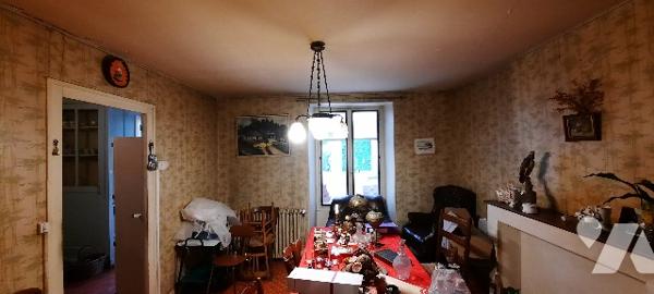 Centre de Levroux maison à rénover 7 pièces, 3 chambres, grand jardin clos avec garage double