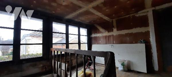 Centre de Levroux maison à rénover 7 pièces, 3 chambres, grand jardin clos avec garage double