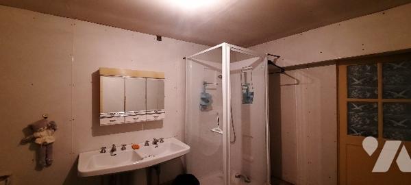 Centre de Levroux maison à rénover 7 pièces, 3 chambres, grand jardin clos avec garage double