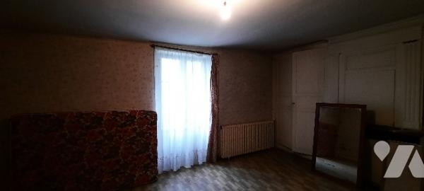 Centre de Levroux maison à rénover 7 pièces, 3 chambres, grand jardin clos avec garage double