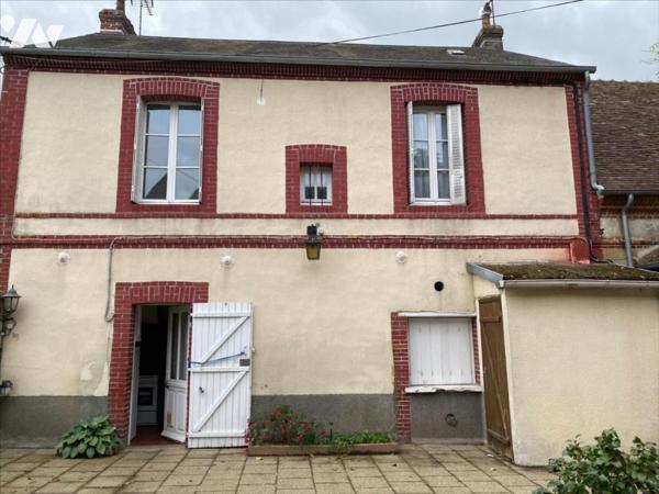 L'AIGLE - Maison de ville avec cour et garage