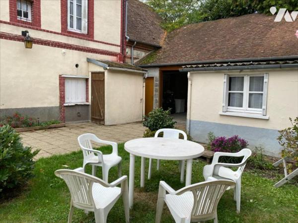 L'AIGLE - Maison de ville avec cour et garage