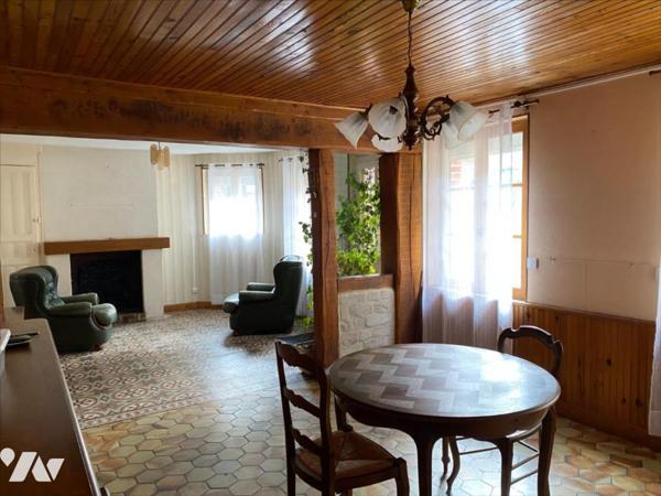 L'AIGLE - Maison de ville avec cour et garage