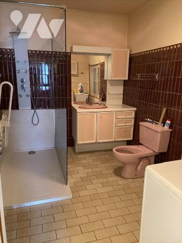 L'AIGLE - Maison de ville avec cour et garage