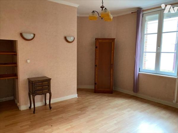 L'AIGLE - Maison de ville avec cour et garage