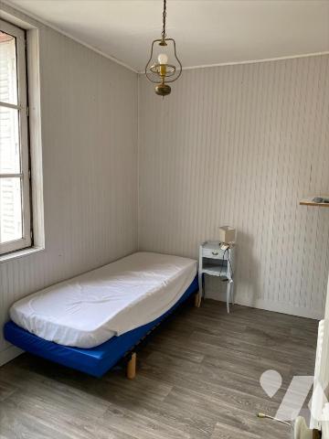 L'AIGLE - Maison de ville avec cour et garage